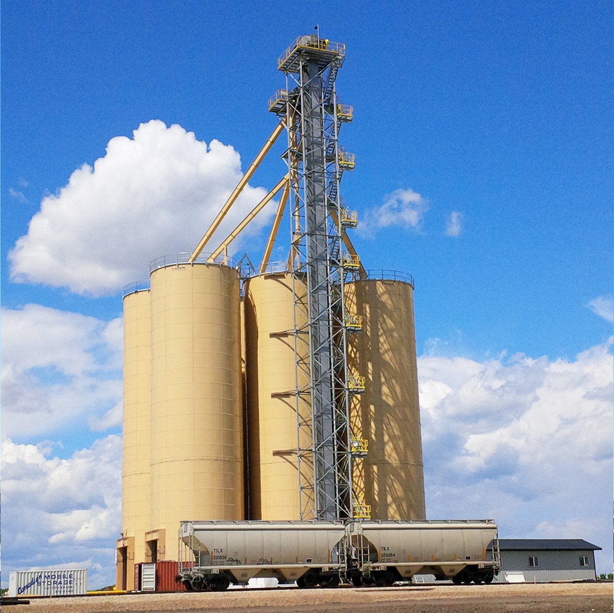 Large array of bolted RTP frac storage tanks 